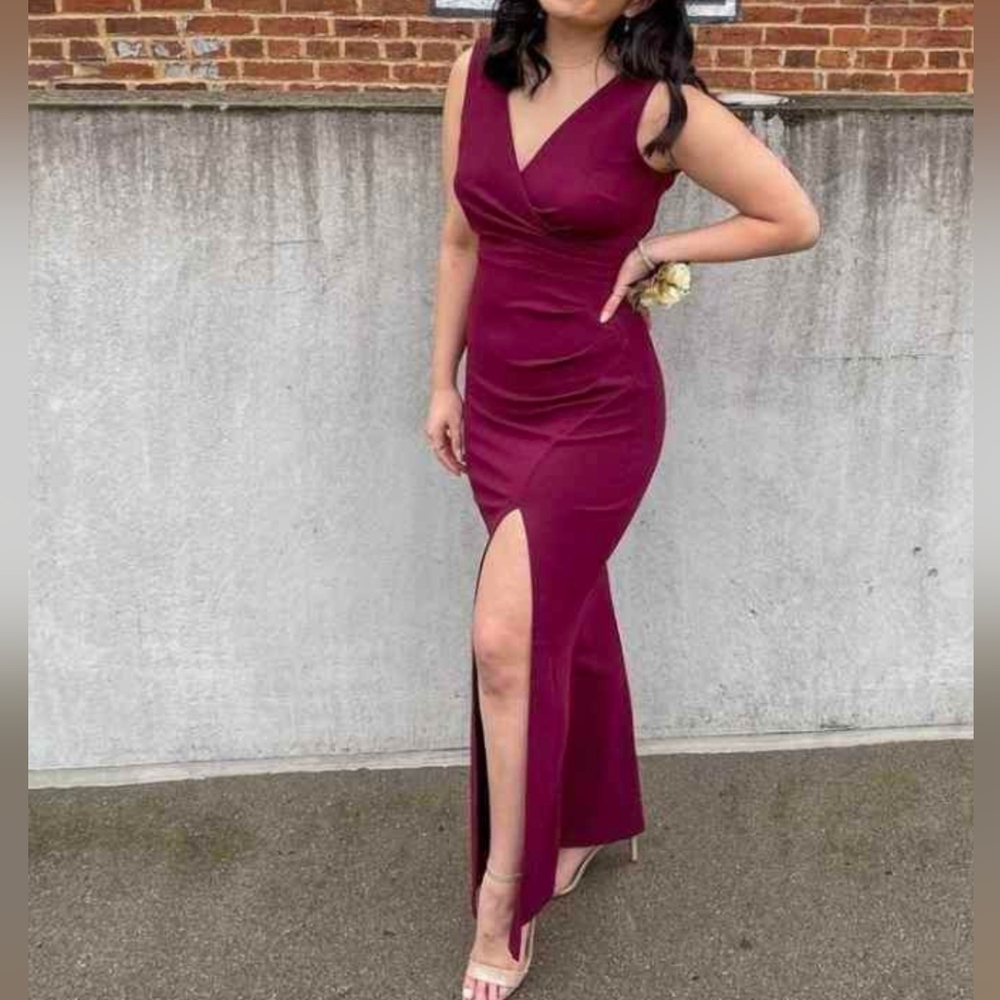 Elegant Burgundy Sleeveless Dress